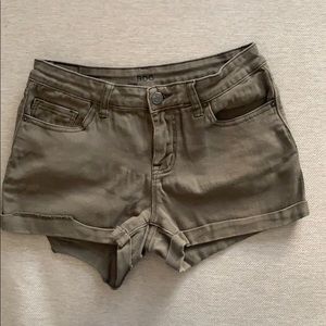 BDG mid rise olive shorts size 28